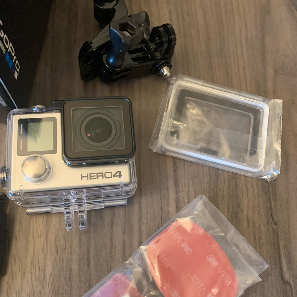 GoPro Hero 4 - Picture 2 of 4